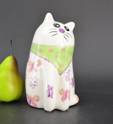 Pomme Pidou M - Spaarpot Cat Cleo, Whisker Whimsey, groene halsdoek