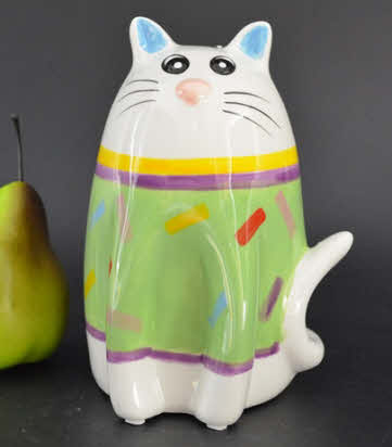 Pomme Pidou M - Spaarpot Cat Cleo, Whisker Whimsey, groene trui