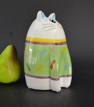 Pomme Pidou M - Spaarpot Cat Cleo, Whisker Whimsey, groene trui